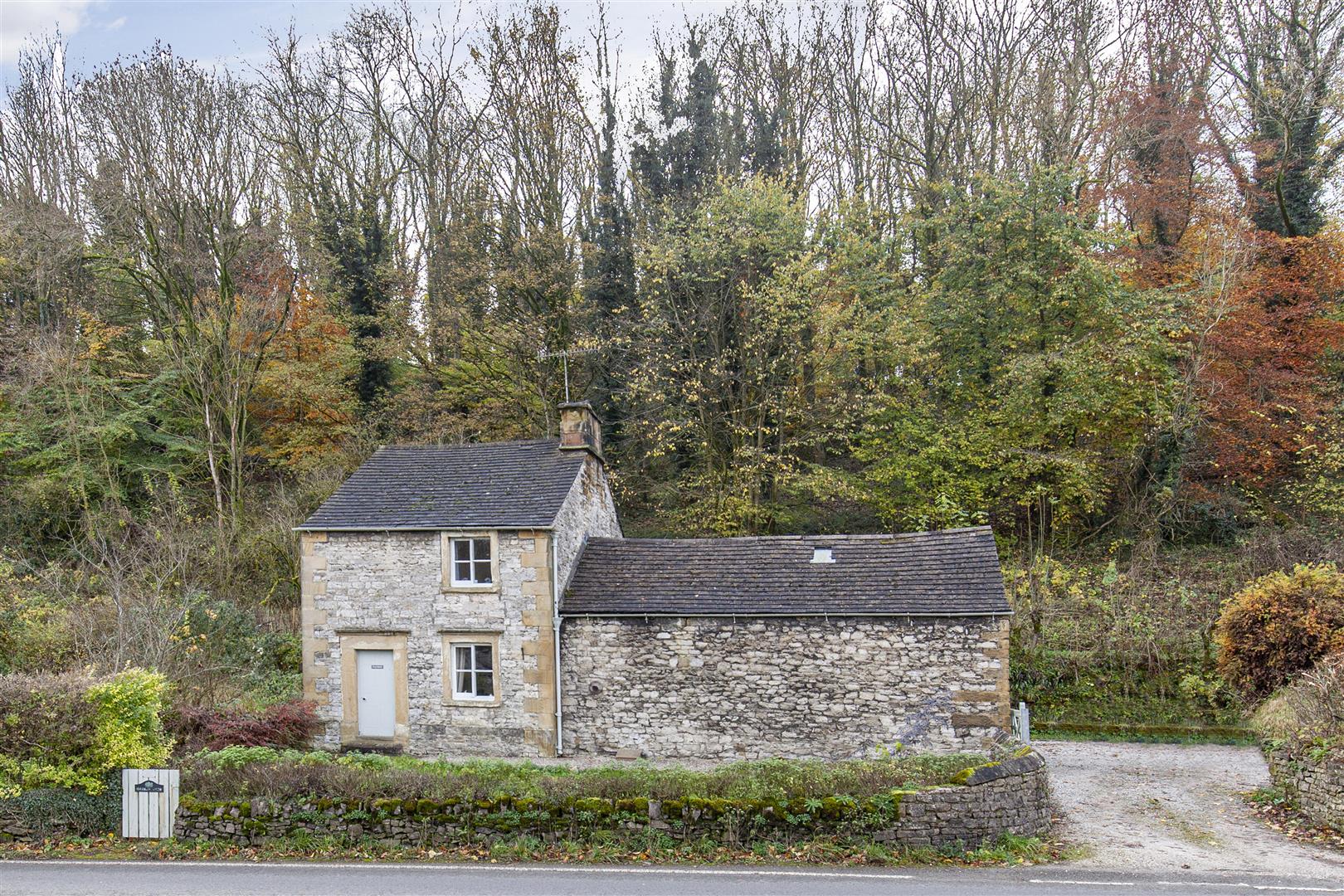 Greenlands, Ashford Road, Bakewell, DE45 1GL