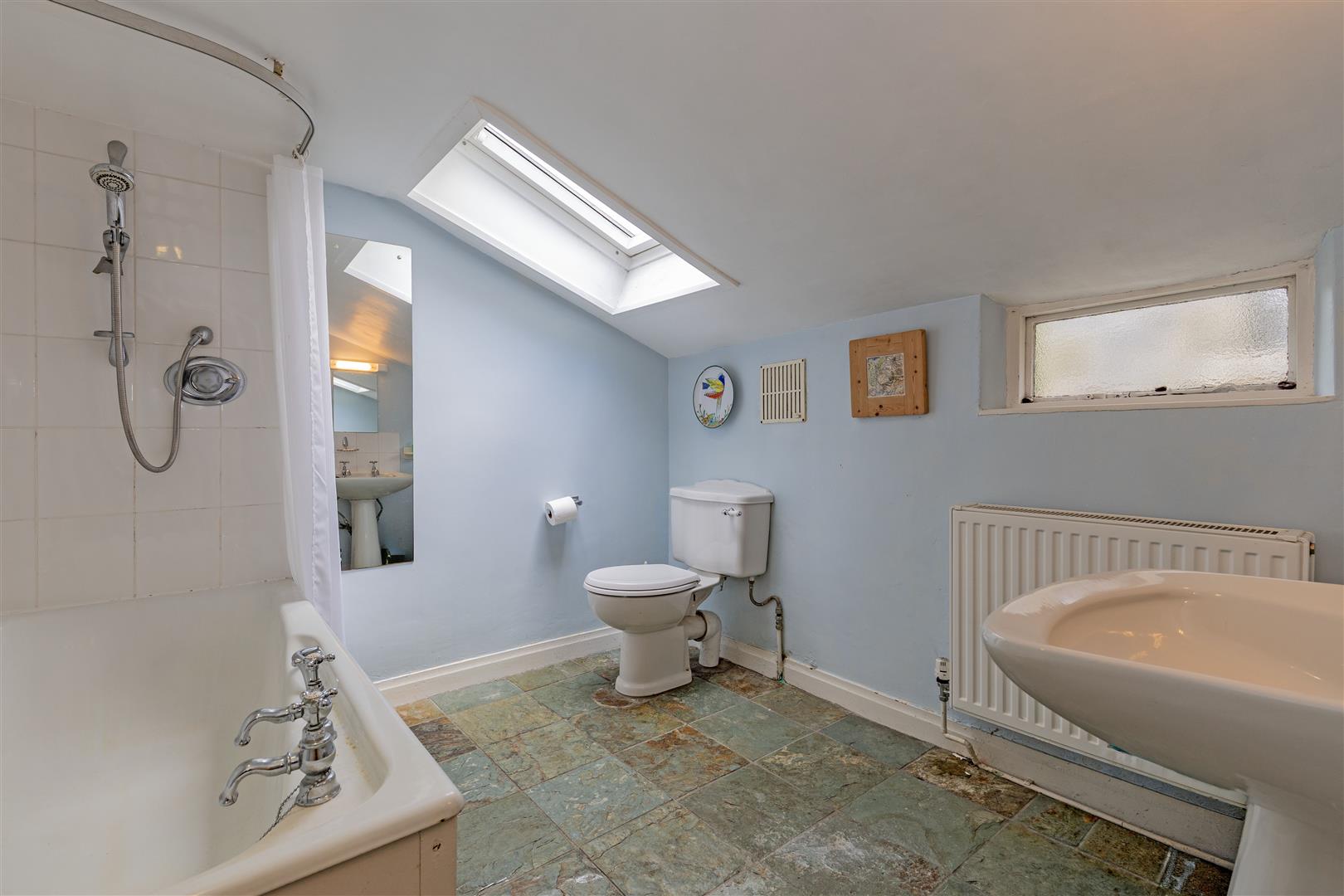 Castle Hill Farmhouse, Baslow Road, Bakewell, DE45 1AA