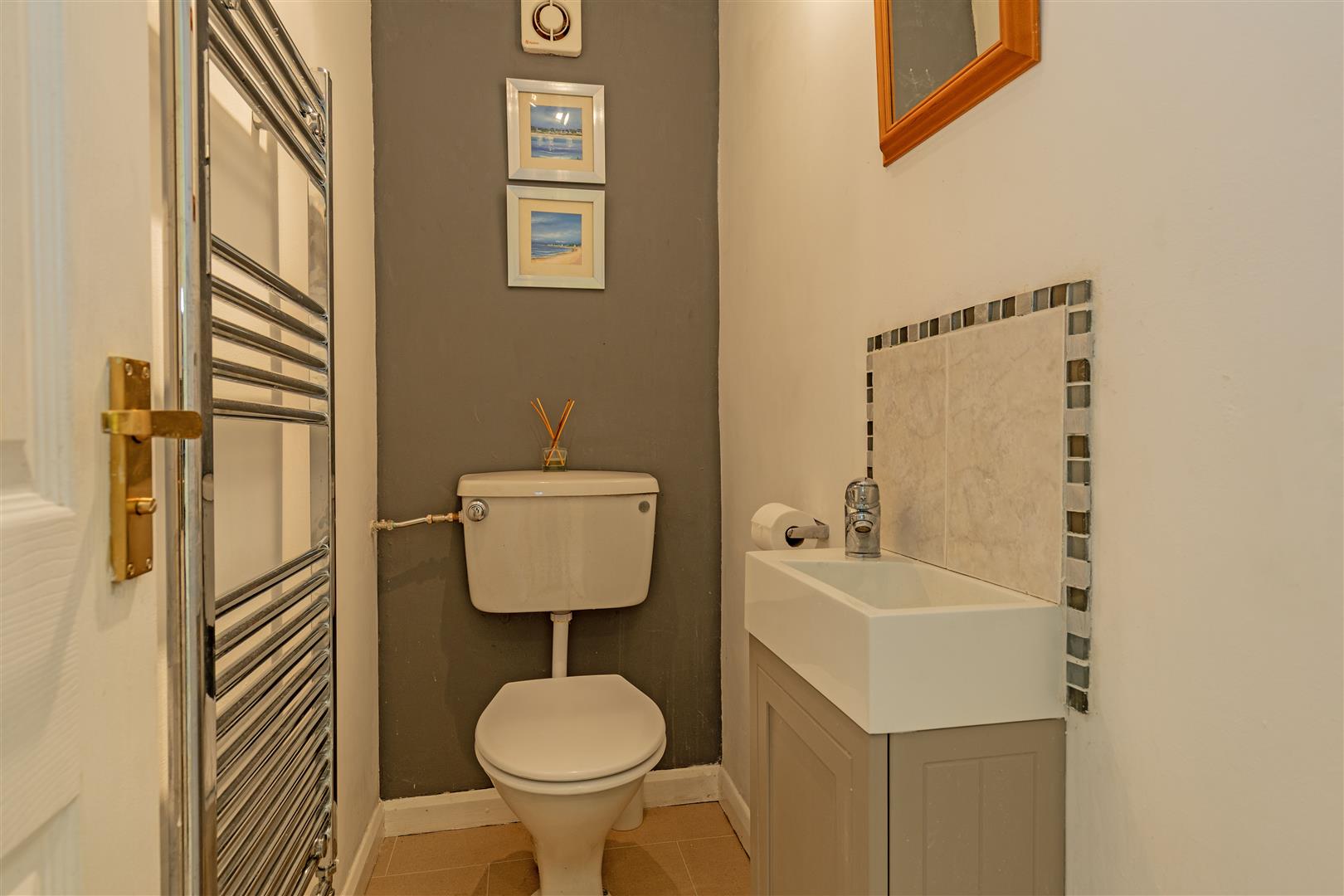 27, Castle Mount Crescent, Bakewell, DE45 1AT