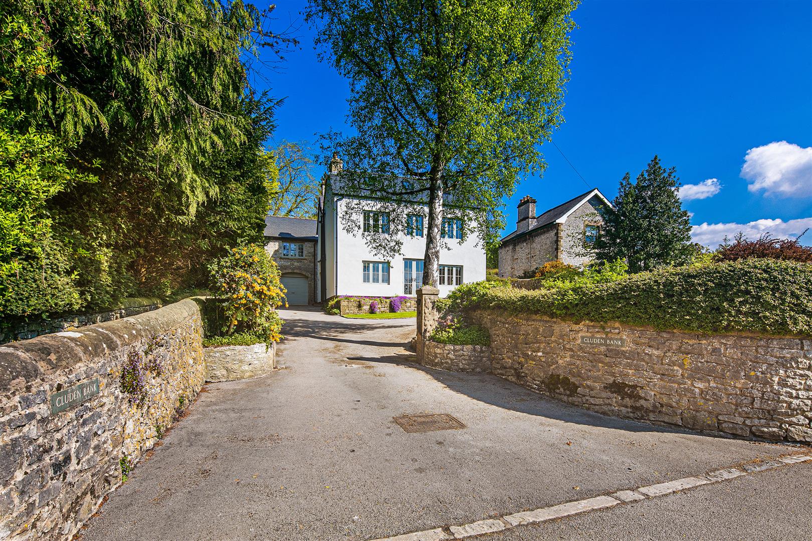 Cluden Bank, Main Street, Great Longstone, DE45 1TF