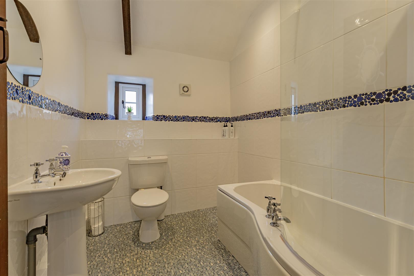 1 Harrow Cottage, Main Street, Great Longstone, DE45 1TA