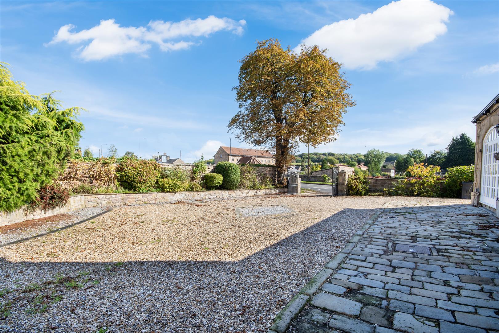 The Coach House, Doncaster Road, Hooton Roberts, Rotherham, S65 4PF