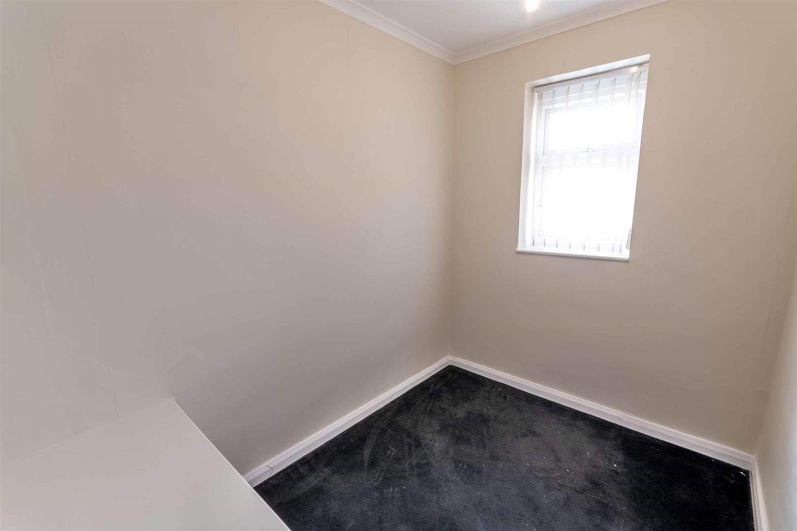 53, Holyrood Rise, Bramley, Rotherham, S66 3QB