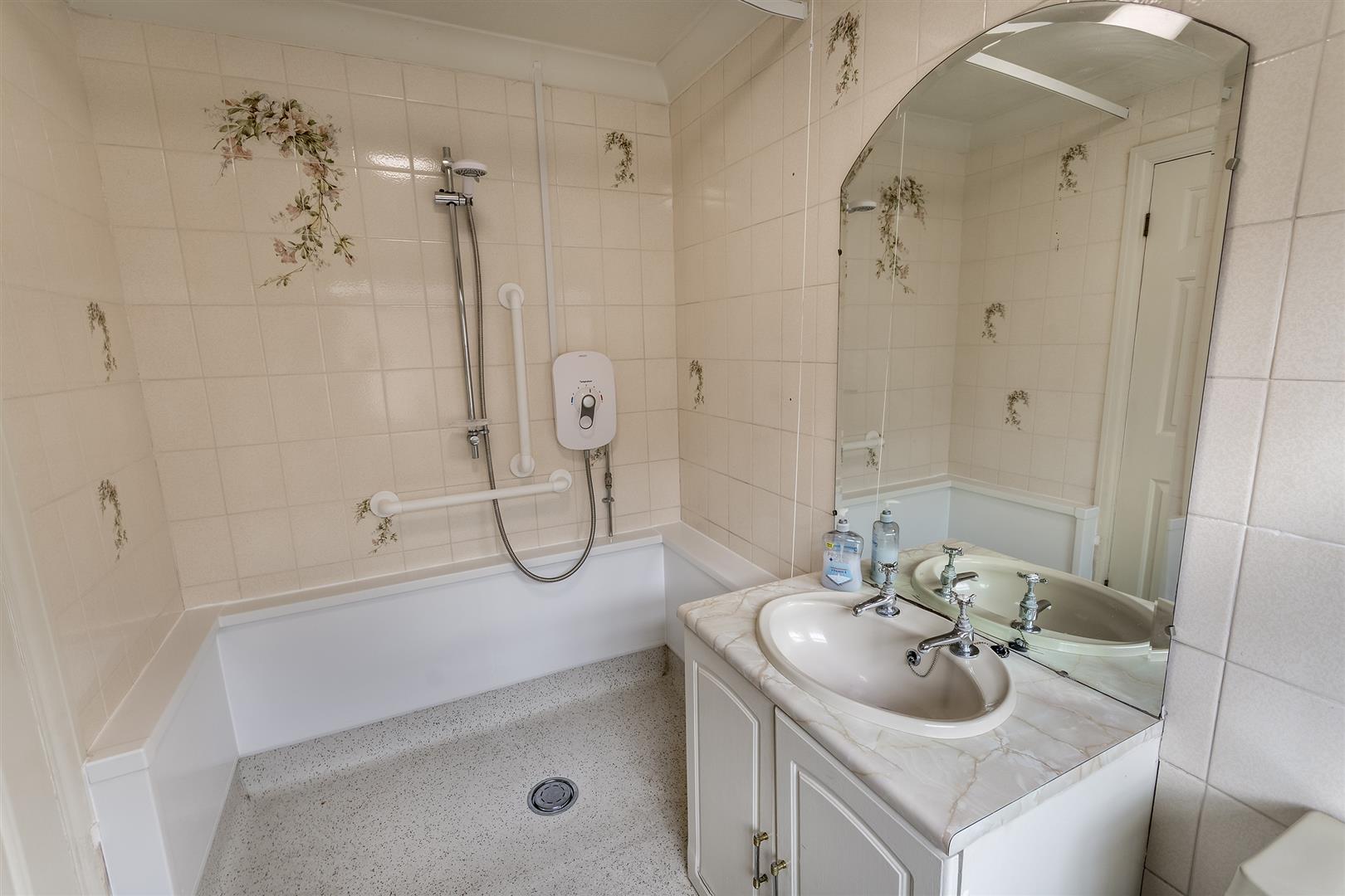 15, Moorhouse Close, Whiston, Rotherham, S60 4NN