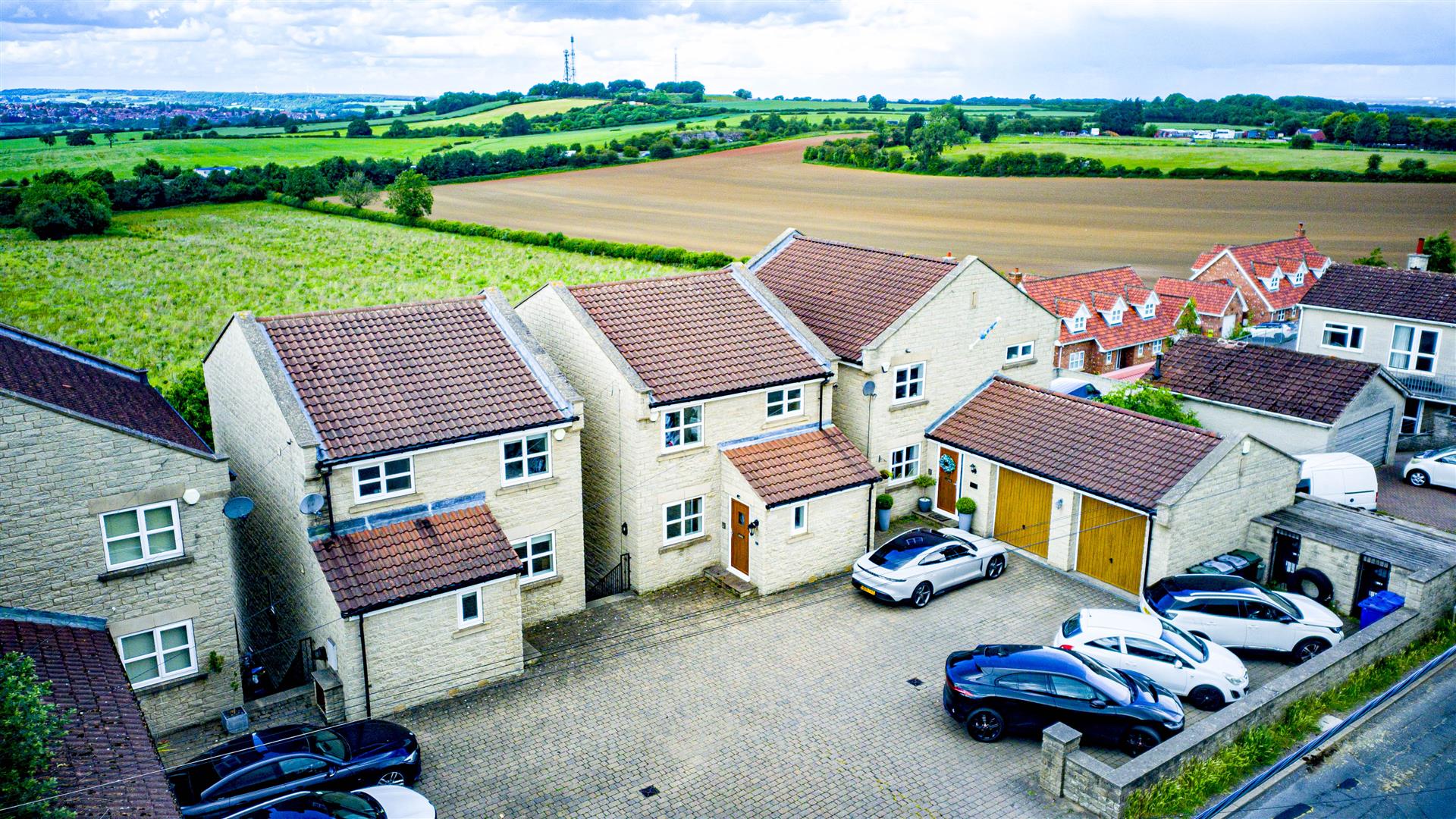 4, Greaves Sike Lane, Micklebring, Rotherham, S66 7RR