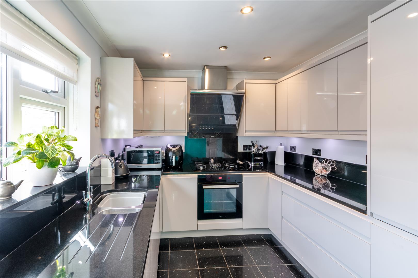 16, Moorhouse Close, Whiston, Rotherham, S60 4NN