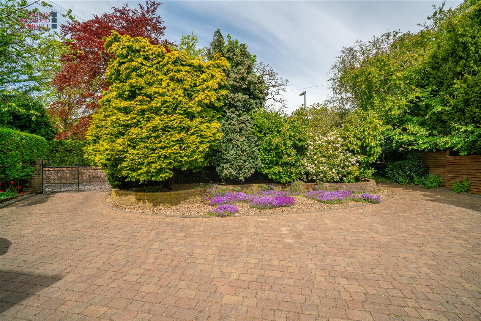 Farndale, Sitwell Grove, Rotherham, S60 3AY