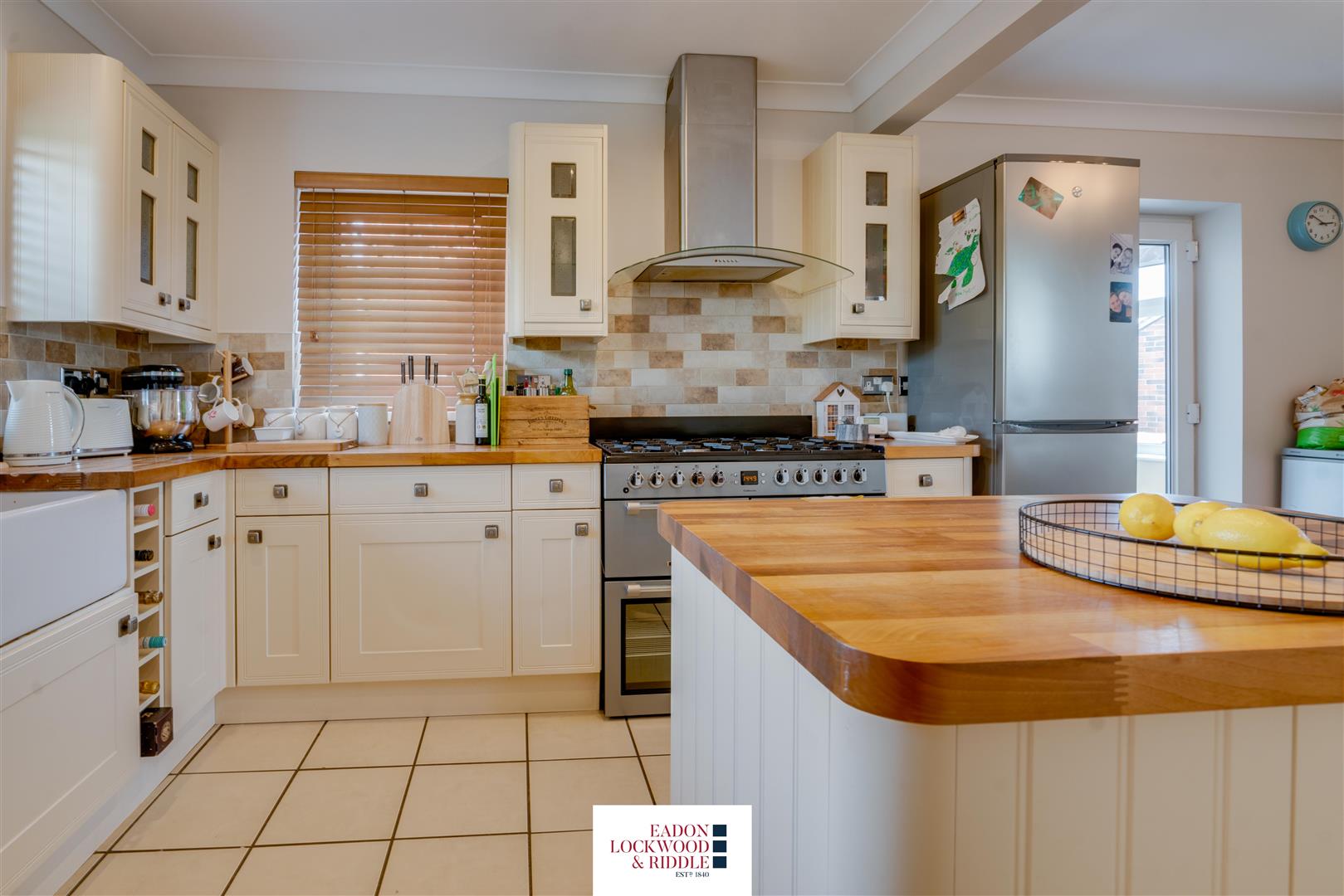 9, Lesmond Crescent, Little Houghton, Barnsley, S72 0EZ