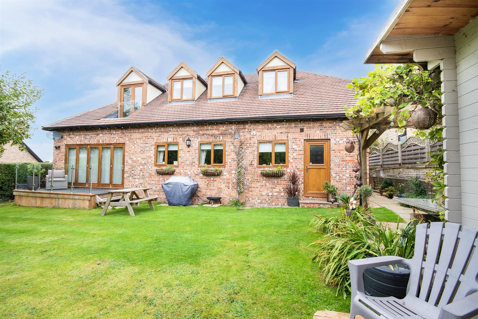 Wayside, Woodall Lane, Harthill, S26 7YQ