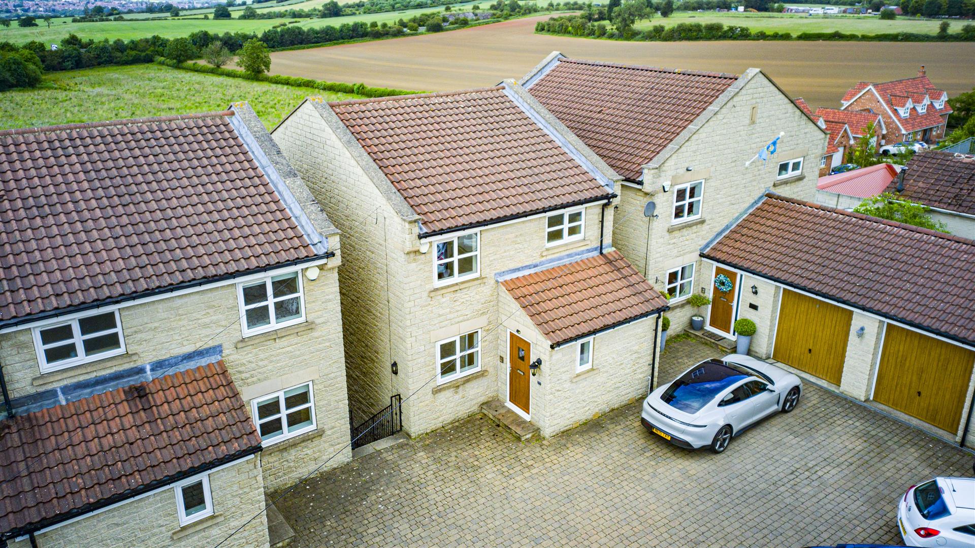 4, Greaves Sike Lane, Micklebring, Rotherham, S66 7RR