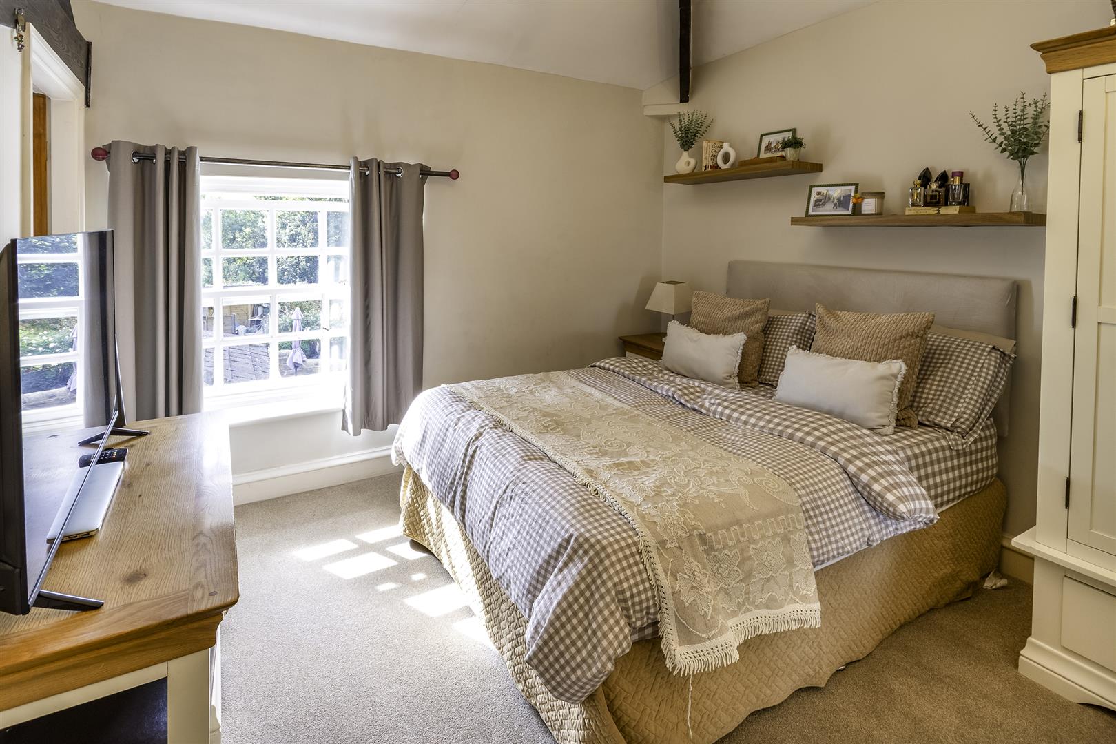 The Coach House, Doncaster Road, Hooton Roberts, Rotherham, S65 4PF