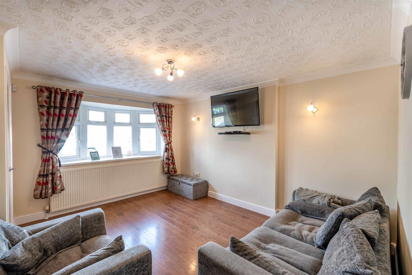 53, Holyrood Rise, Bramley, Rotherham, S66 3QB