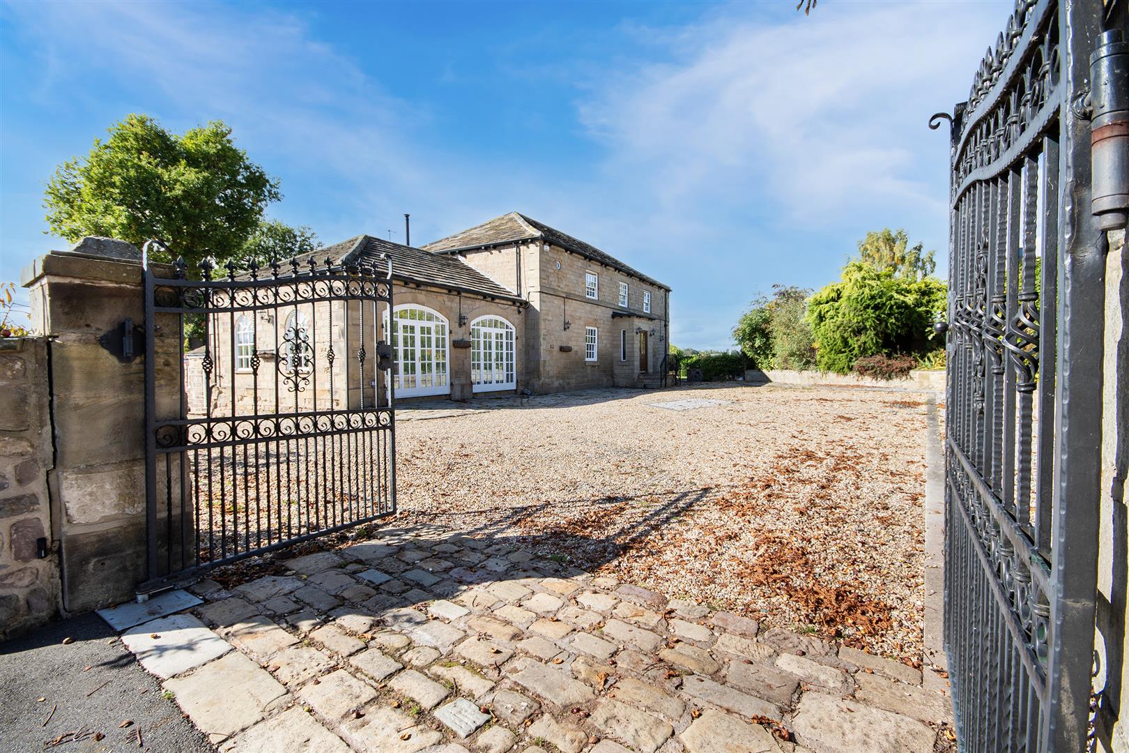 The Coach House, Doncaster Road, Hooton Roberts, Rotherham, S65 4PF