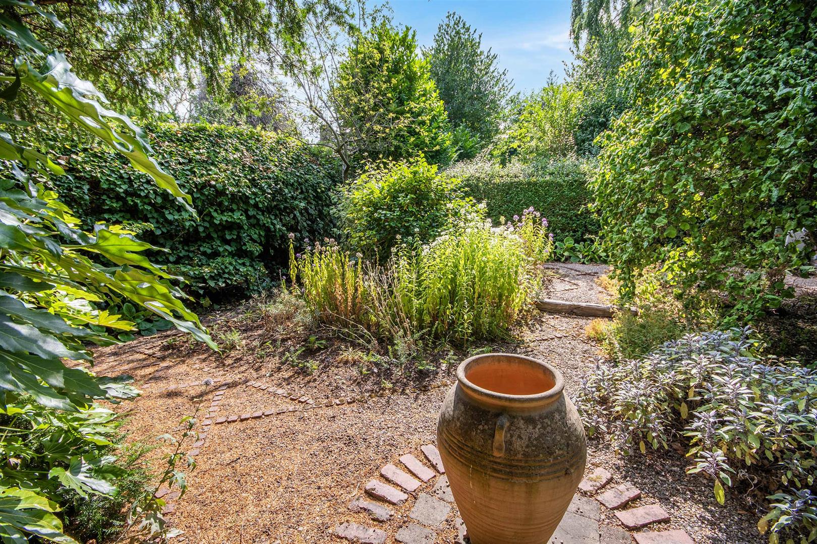 Rosewood Cottage, Moorgate Grove, Rotherham, S60 2TR