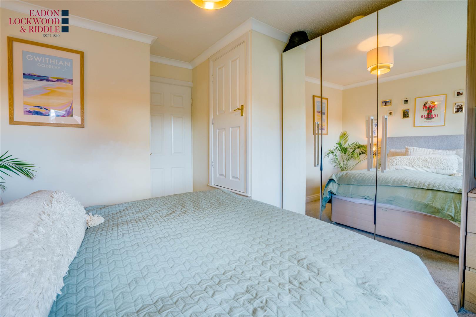 7, Peak Close, Woodlaithes, Rotherham, S66 3XD