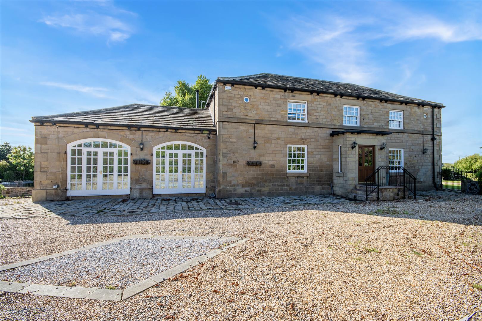 The Coach House, Doncaster Road, Hooton Roberts, Rotherham, S65 4PF