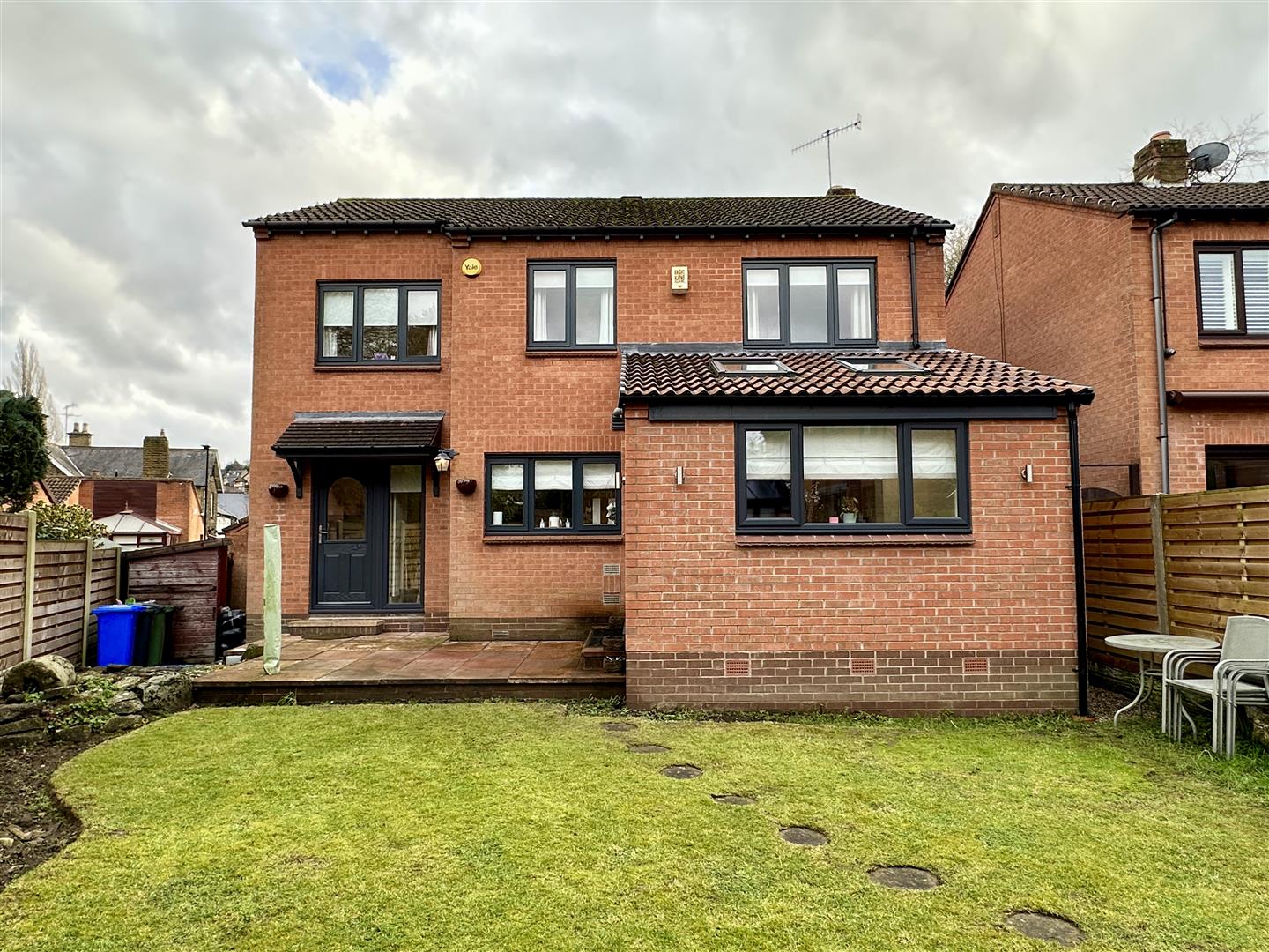 2, Akley Bank Close, Sheffield, S17 4DW