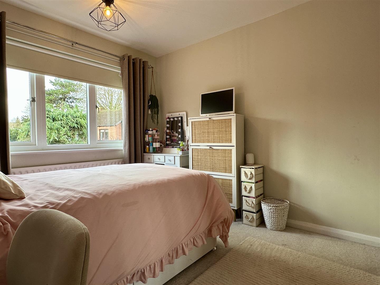 2, Akley Bank Close, Sheffield, S17 4DW