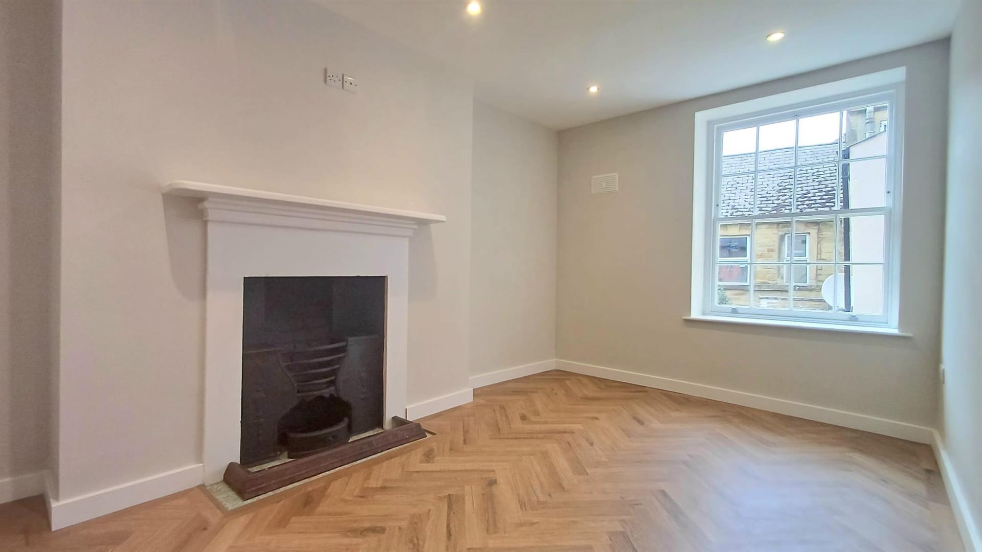 Flat 2, 36, Matlock Street, Bakewell, DE45 1EE