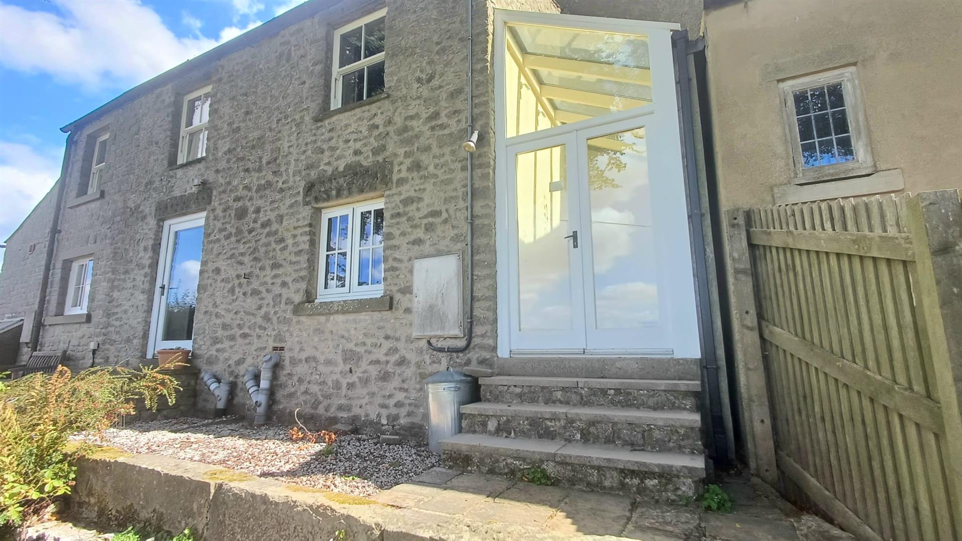 3 New Houses, Bottomhill Road, Cressbrook, Buxton, SK17 8ST