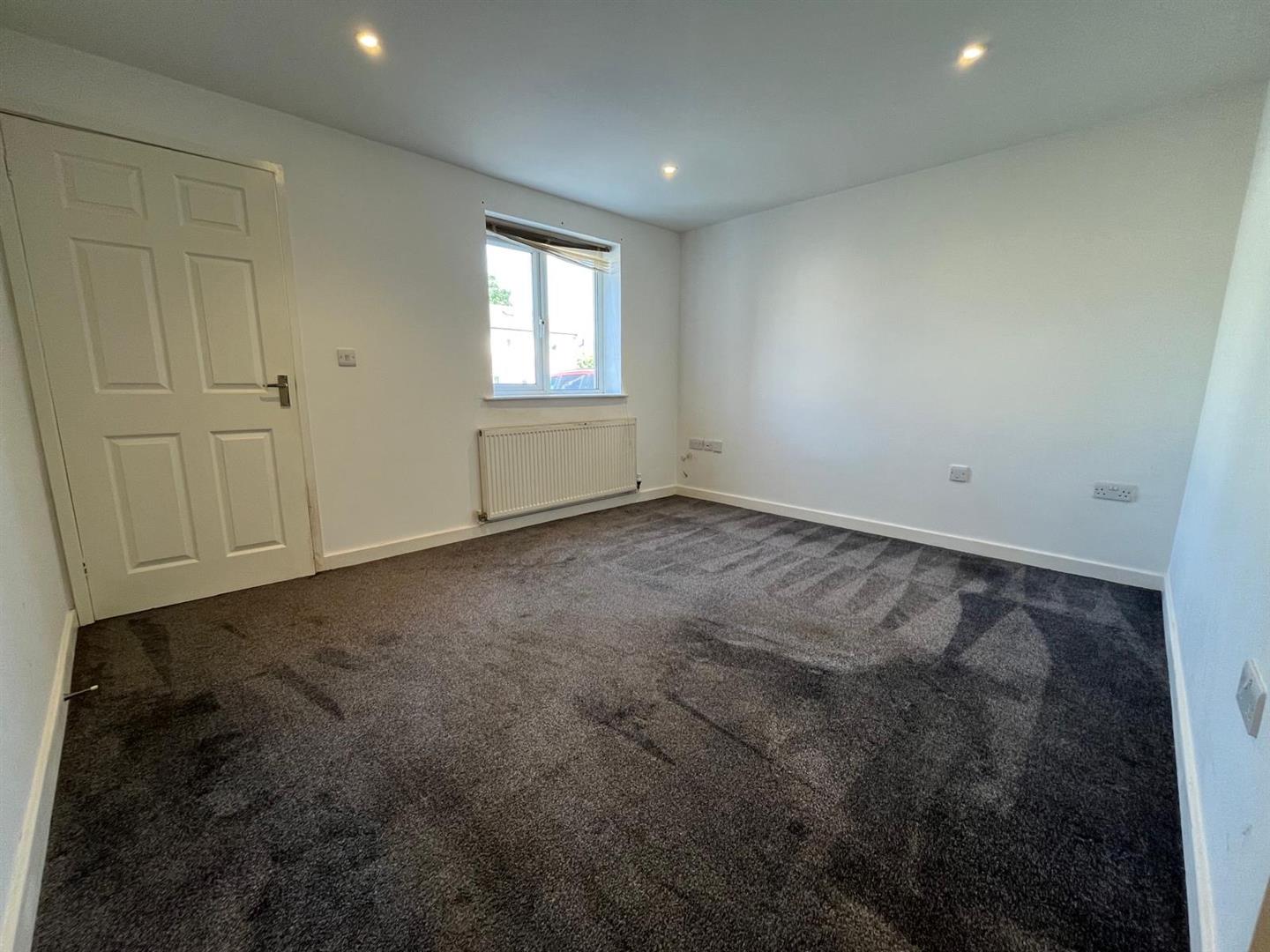 5a, Poplar Road, Dunscroft, DN7 4AW