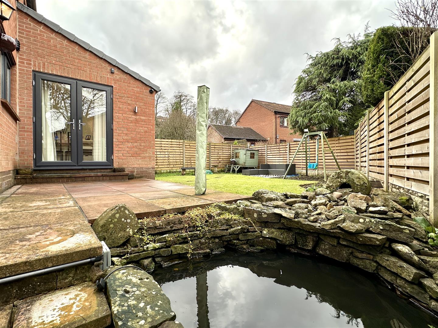 2, Akley Bank Close, Sheffield, S17 4DW