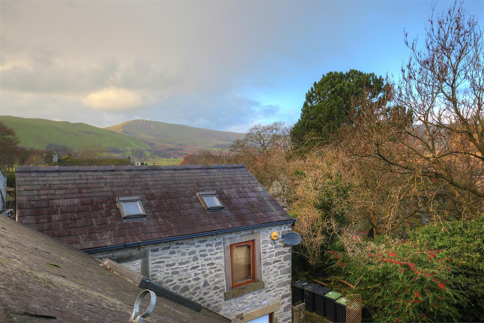 2, Nags Head Coach House, Market Place, Castleton, S33 8WQ