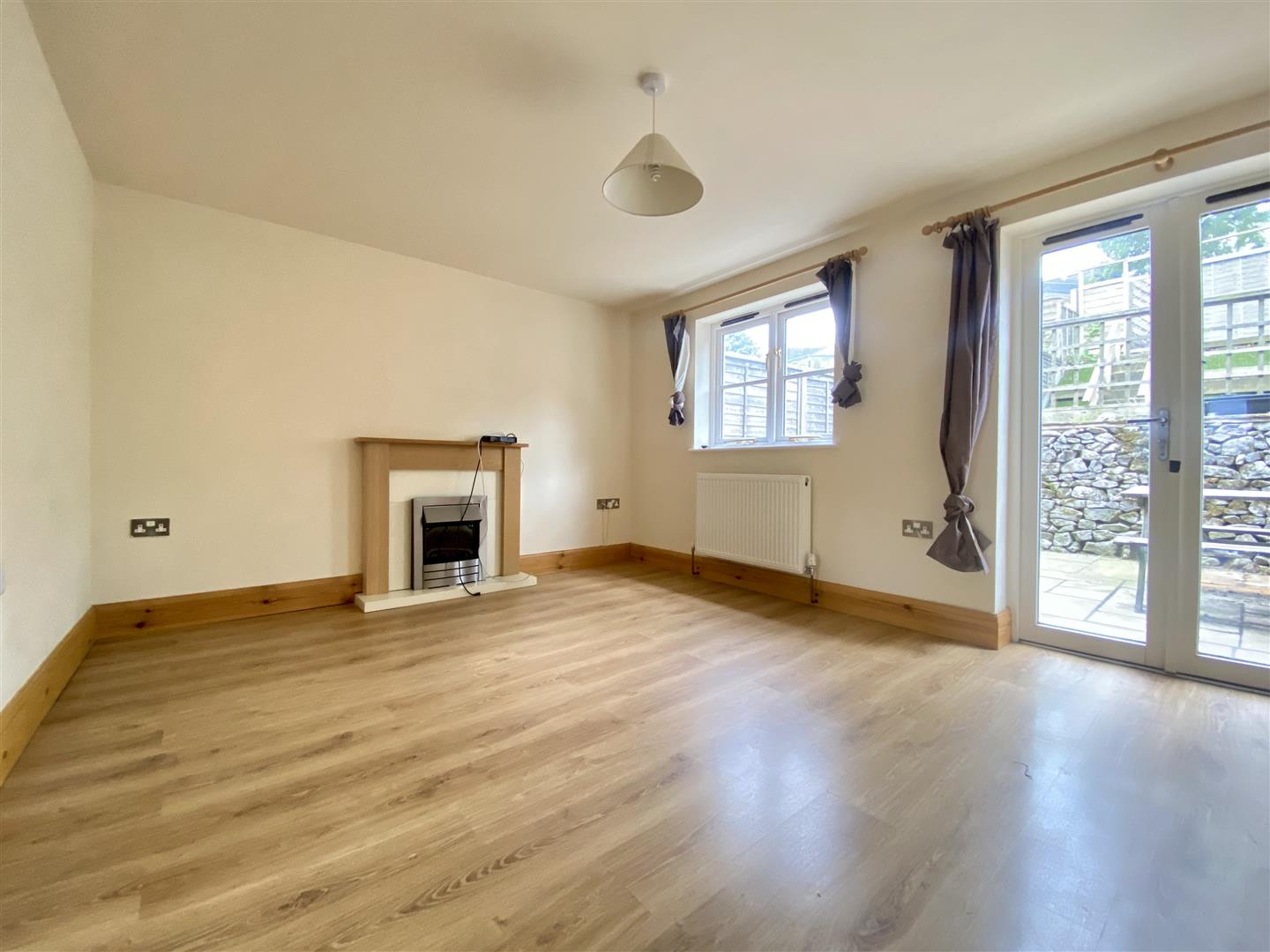 Bowlers Cottage, 2, Cross Daggers Cottages, Commercial Road, Tideswell Buxton, SK17 8NU