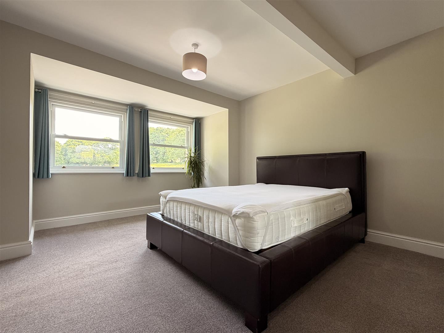 1, Dale View, Taddington, Buxton, SK17 9UG