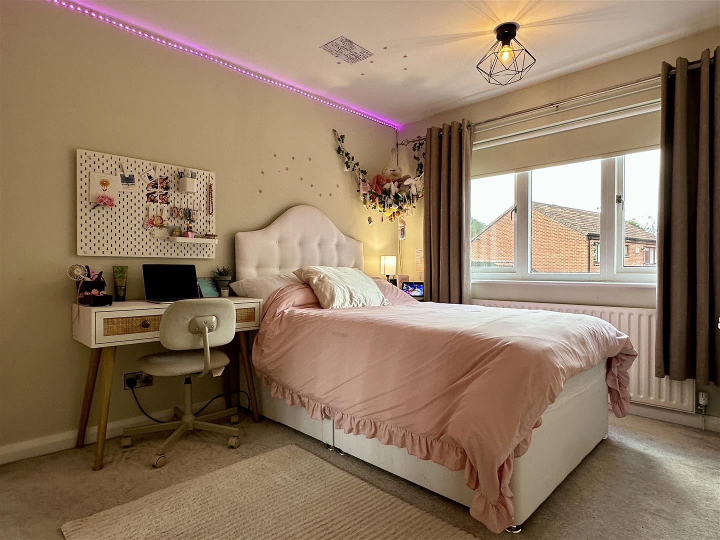 2, Akley Bank Close, Sheffield, S17 4DW