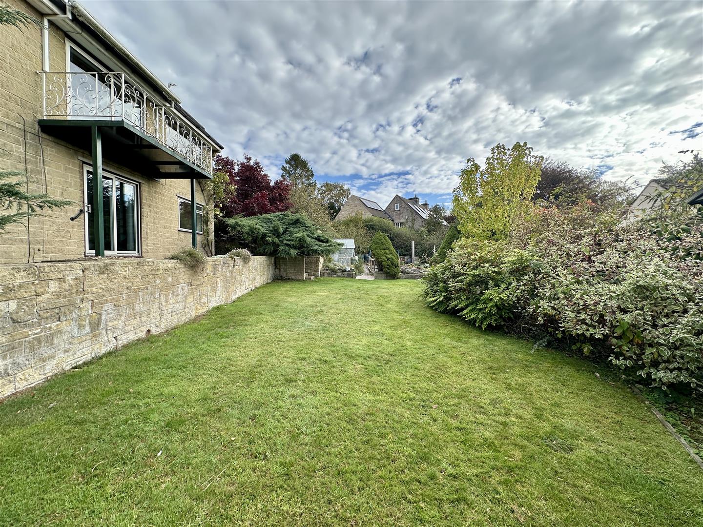 White Leaf, Higger Lane, Hathersage, Hope Valley, S32 1AW