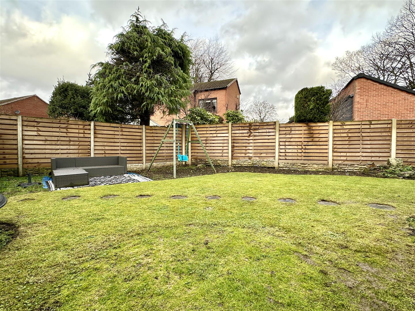 2, Akley Bank Close, Sheffield, S17 4DW
