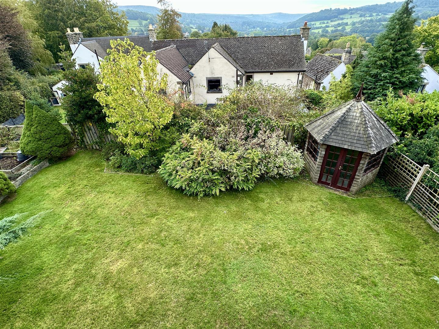 White Leaf, Higger Lane, Hathersage, Hope Valley, S32 1AW