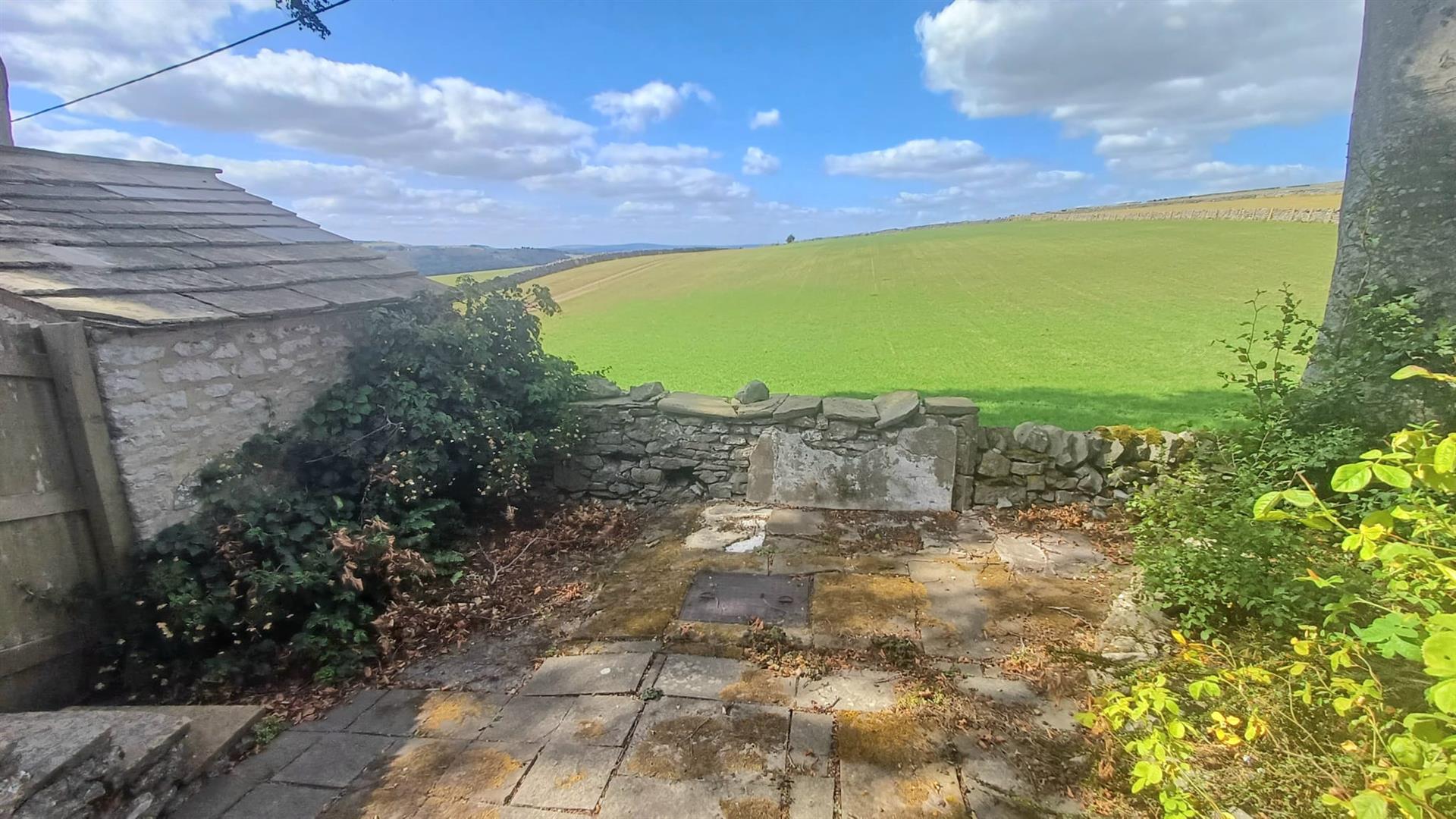 3 New Houses, Bottomhill Road, Cressbrook, Buxton, SK17 8ST