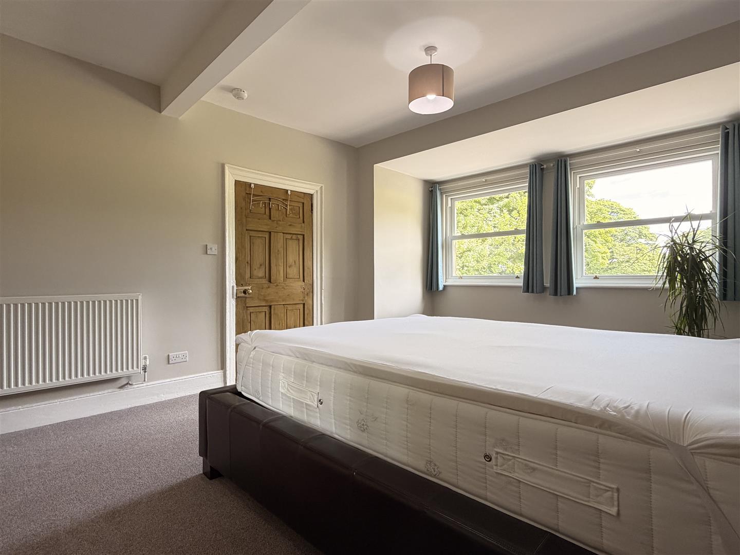 1, Dale View, Taddington, Buxton, SK17 9UG