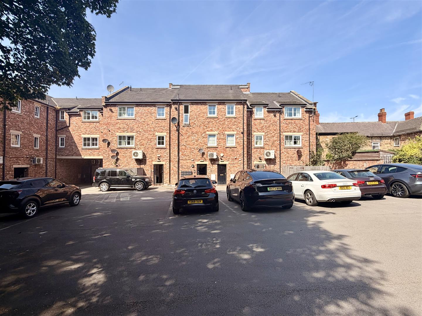 Hastings Court, Flat 8, 250 Bawtry Road, Wickersley, Rotherham, S66 1JY