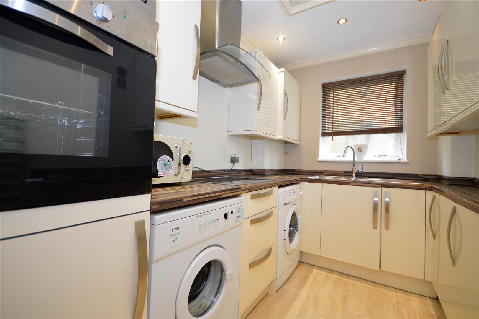 Flat 2, 8, Tapton House Road, Broomhill, Sheffield, S10 5BY