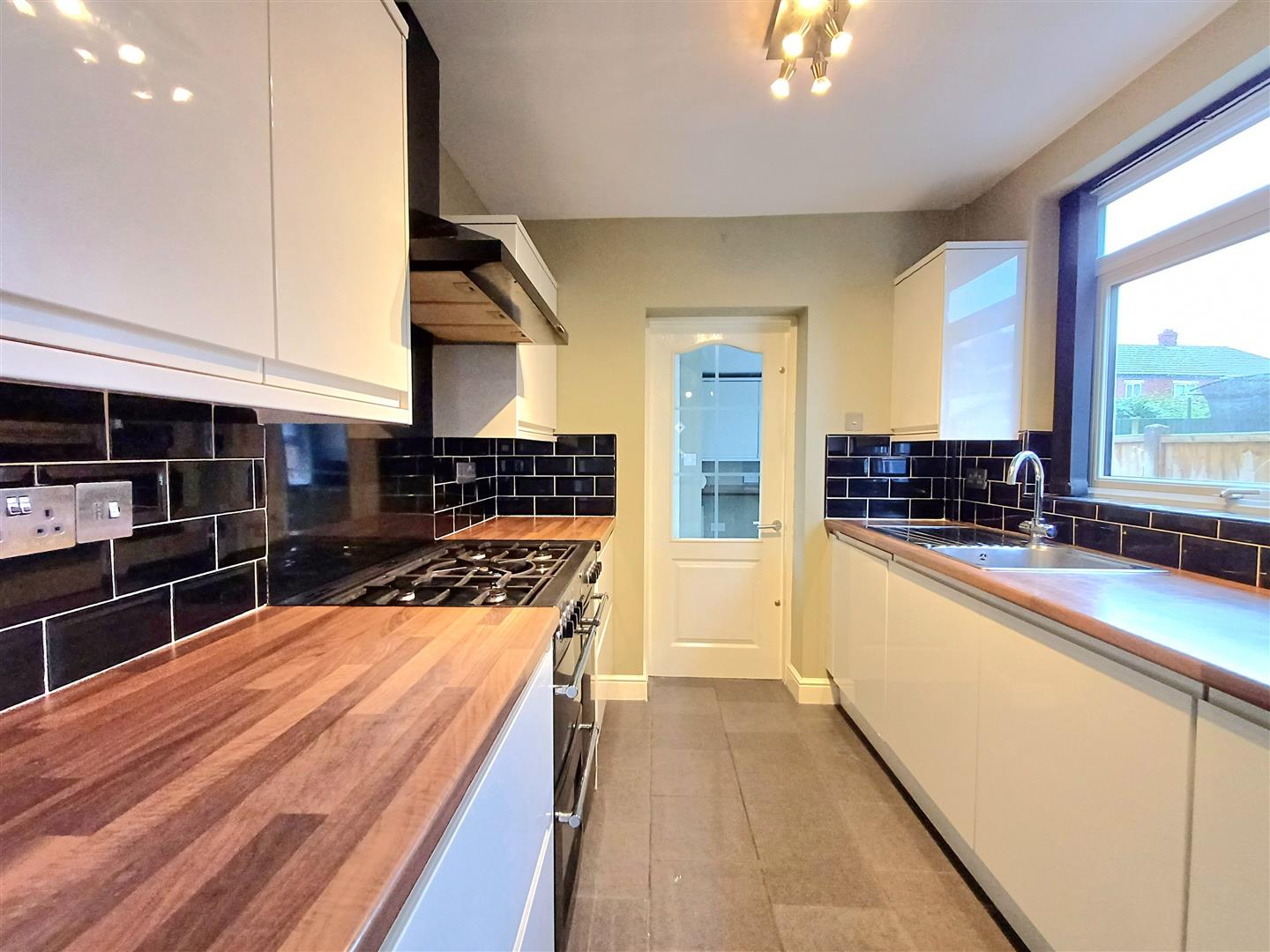 32, Eden Grove Road, Edenthorpe, Doncaster, DN3 2LL