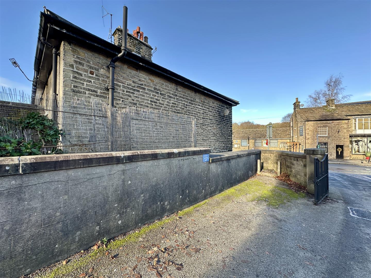 1 Chapel Cottages, Main Road, Hathersage, Hope Valley, S32 1BB