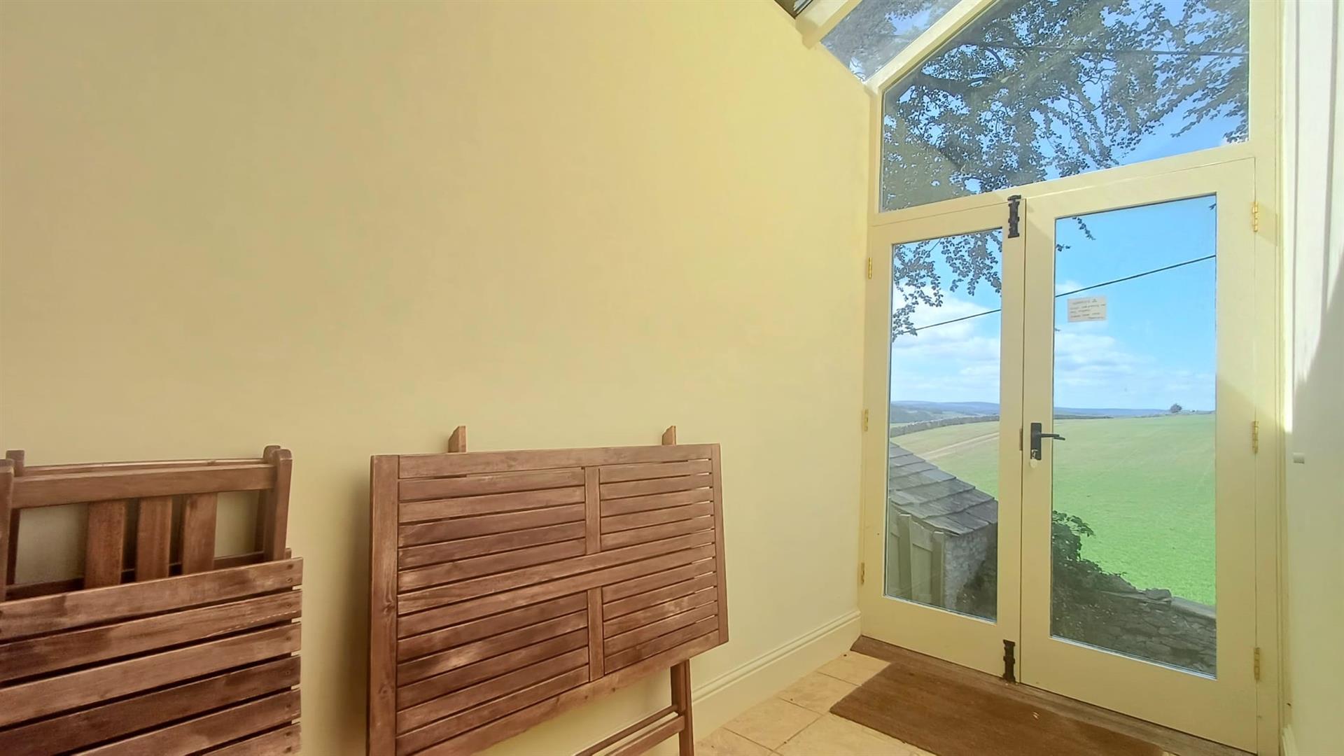 3 New Houses, Bottomhill Road, Cressbrook, Buxton, SK17 8ST