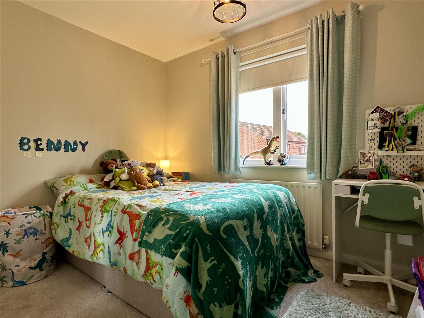 2, Akley Bank Close, Sheffield, S17 4DW