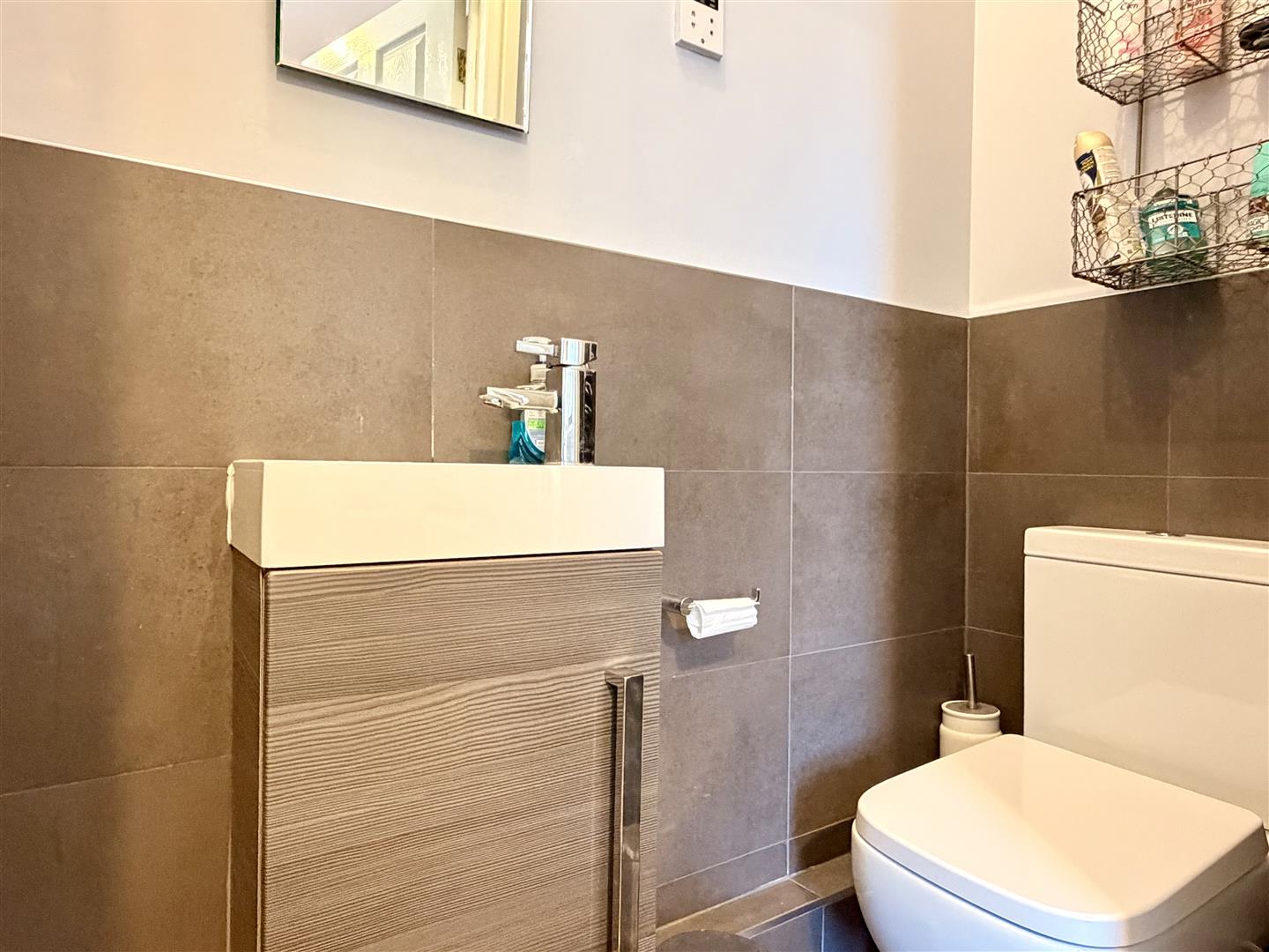 1 Talbot Court, Church Street, Eyam, Hope Valley, S32 5QH