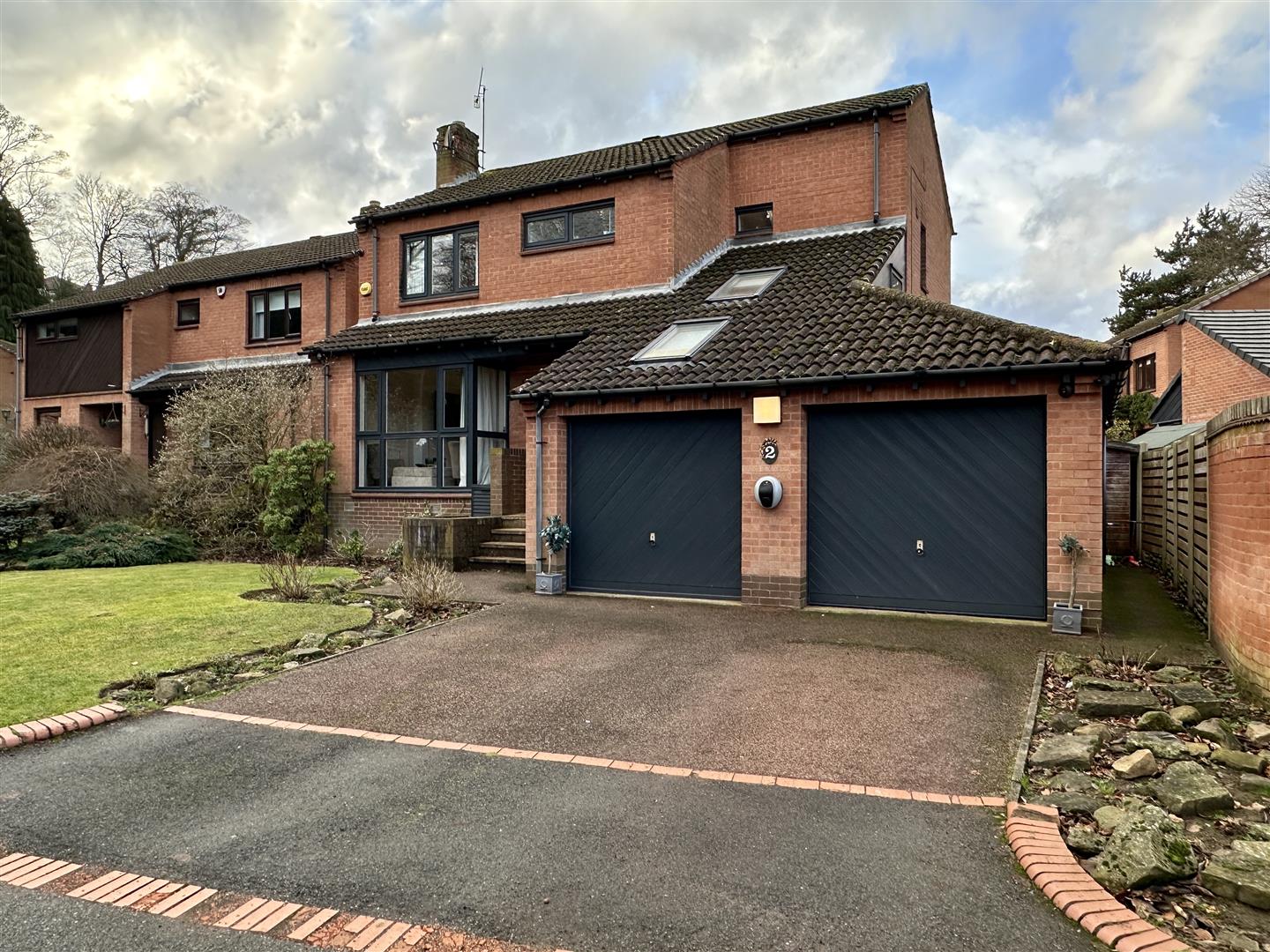 2, Akley Bank Close, Sheffield, S17 4DW