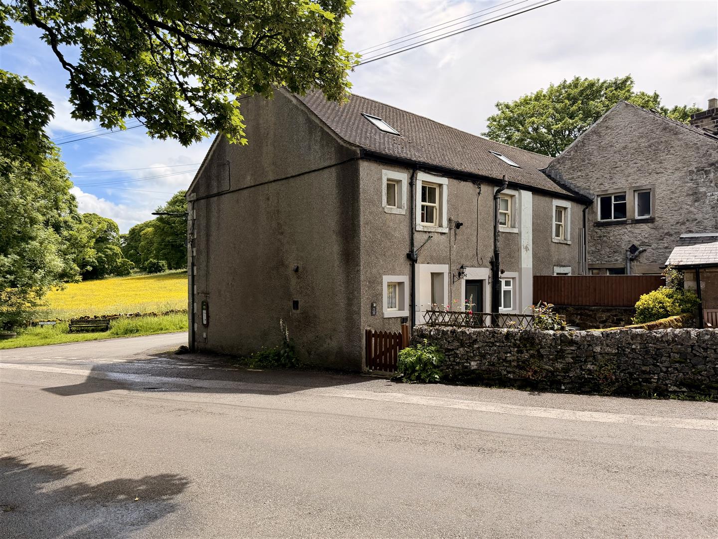 1, Dale View, Taddington, Buxton, SK17 9UG