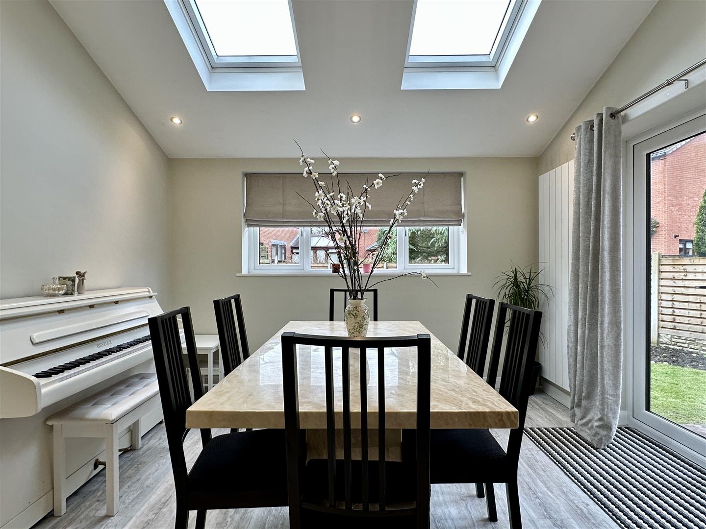 2, Akley Bank Close, Sheffield, S17 4DW