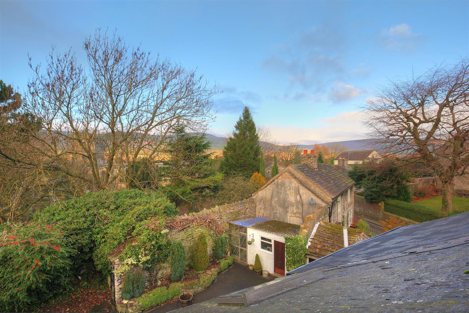 2, Nags Head Coach House, Market Place, Castleton, S33 8WQ