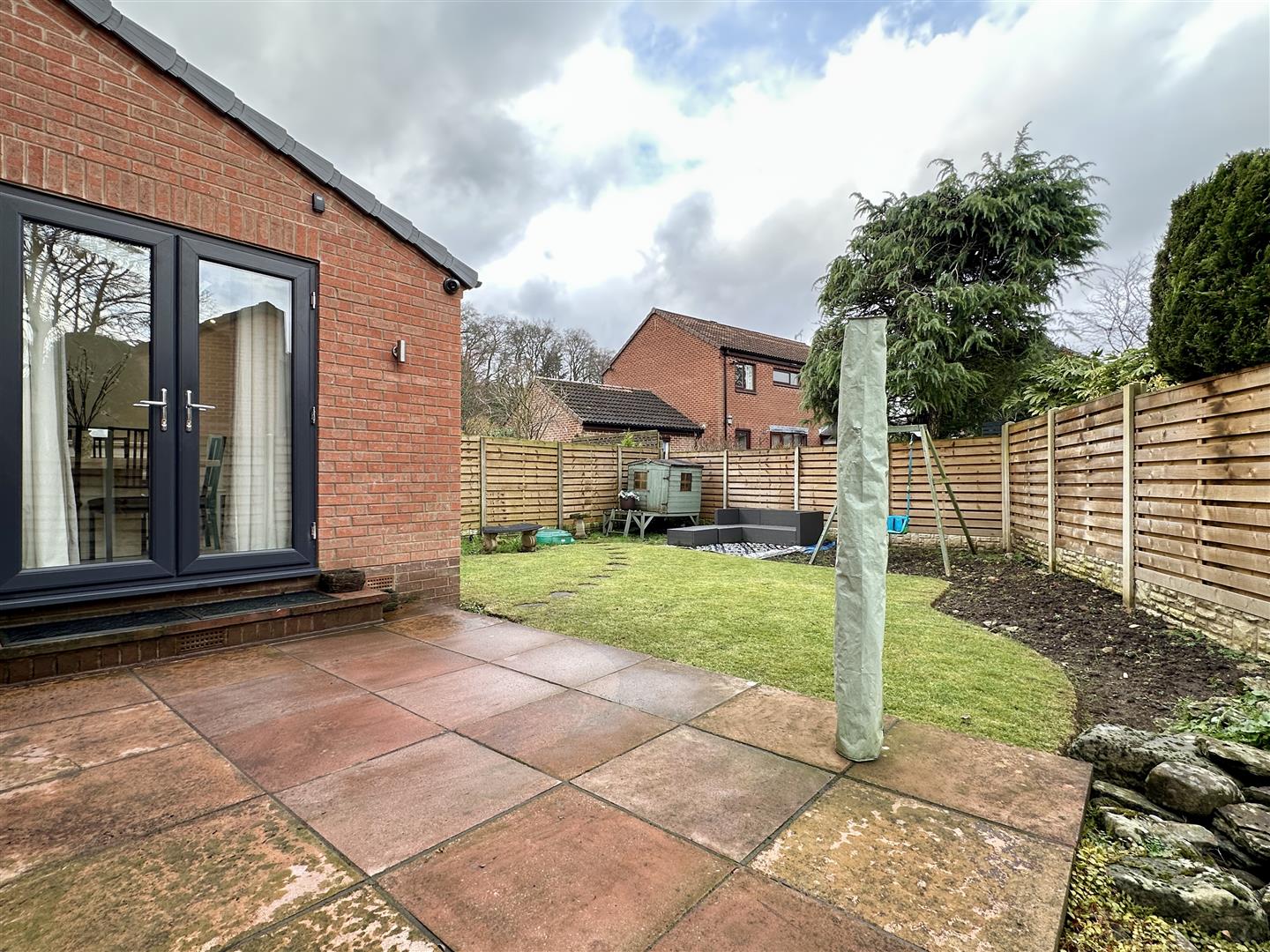 2, Akley Bank Close, Sheffield, S17 4DW