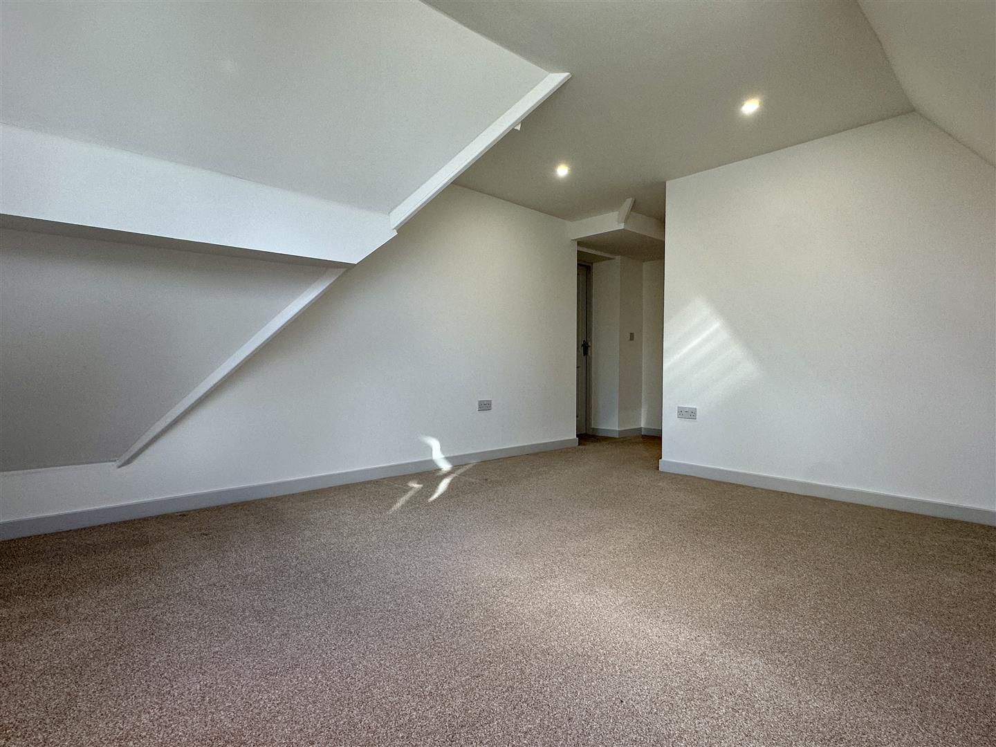 Apt 3, Beeches House, 131E, Psalter Lane, Nether Edge, Sheffield, S11 8UX