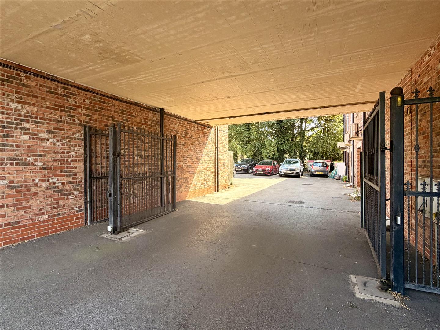 Hastings Court, Flat 8, 250 Bawtry Road, Wickersley, Rotherham, S66 1JY