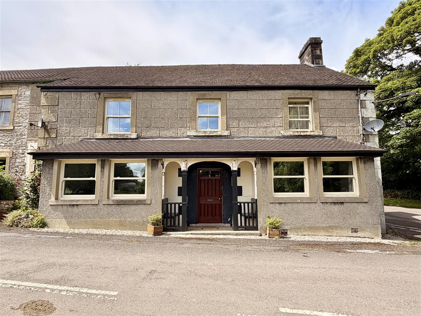 1, Dale View, Taddington, Buxton, SK17 9UG